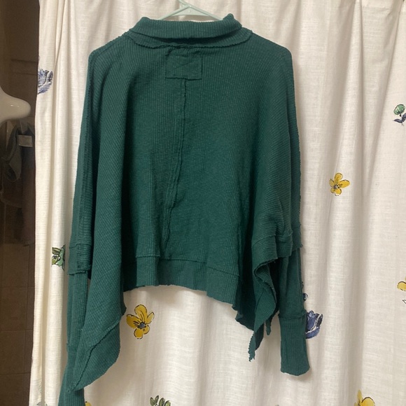 Free people sweater, never worn with tag still on - Picture 3 of 3